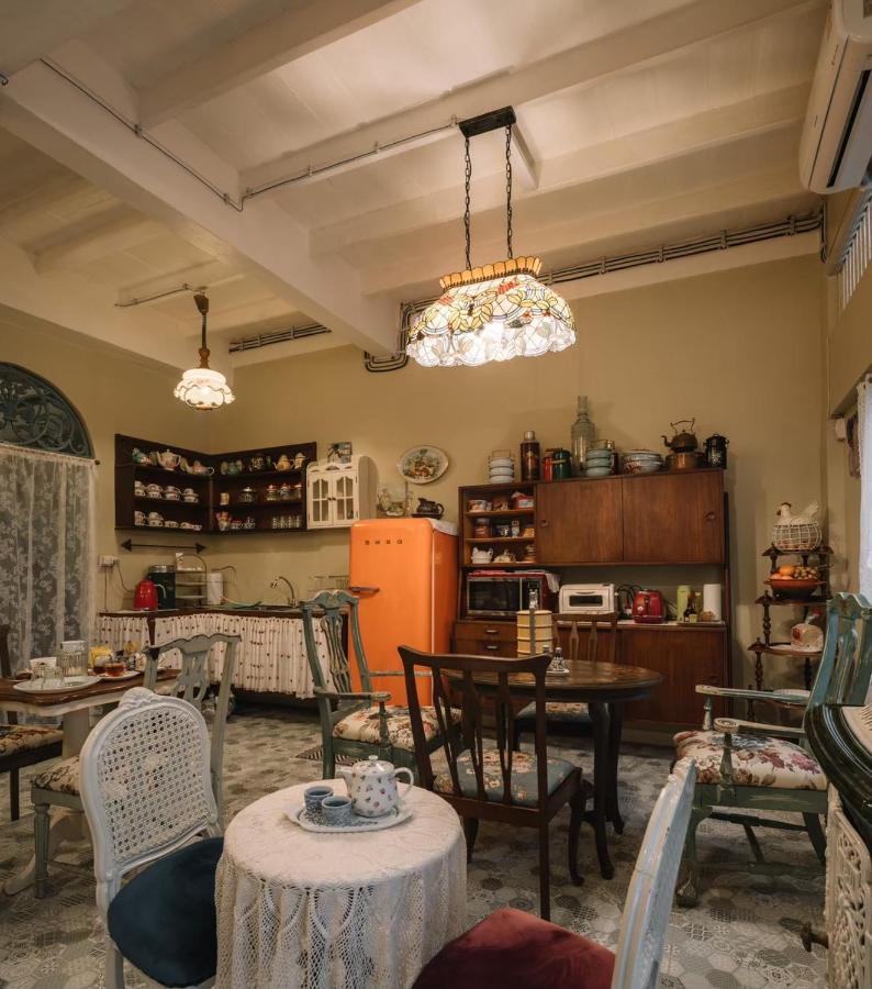Lhong Yaowarat Hostel Bangkok Bagian luar foto