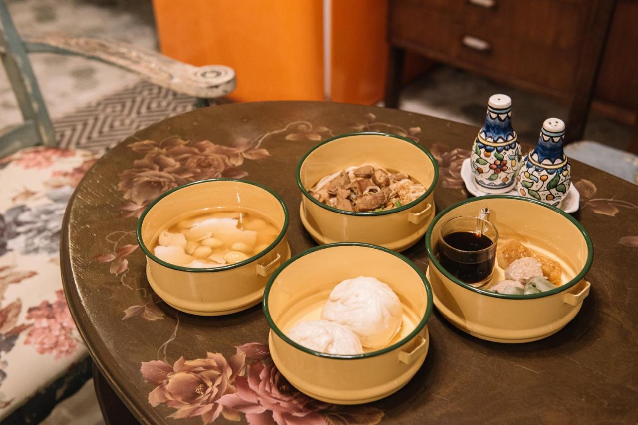 Lhong Yaowarat Hostel Bangkok Bagian luar foto