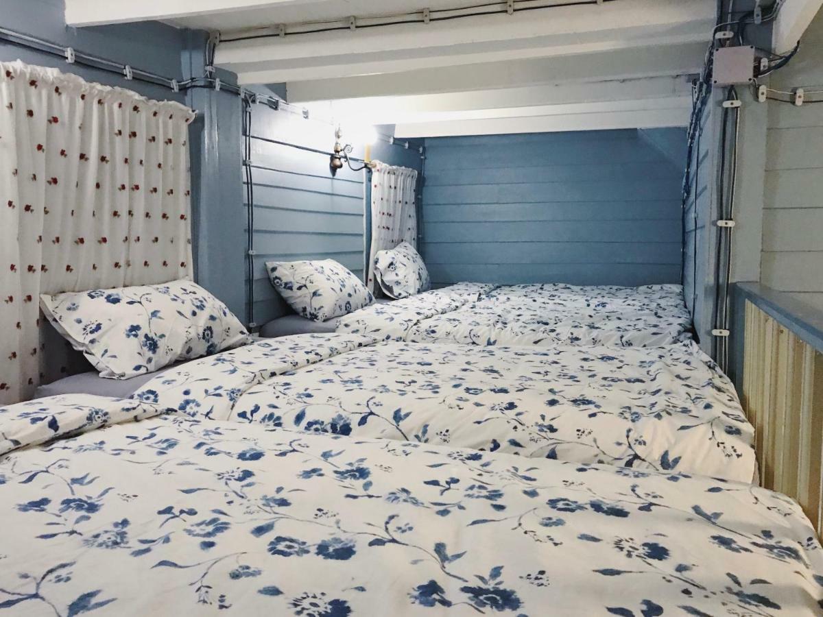 Lhong Yaowarat Hostel Bangkok Bagian luar foto