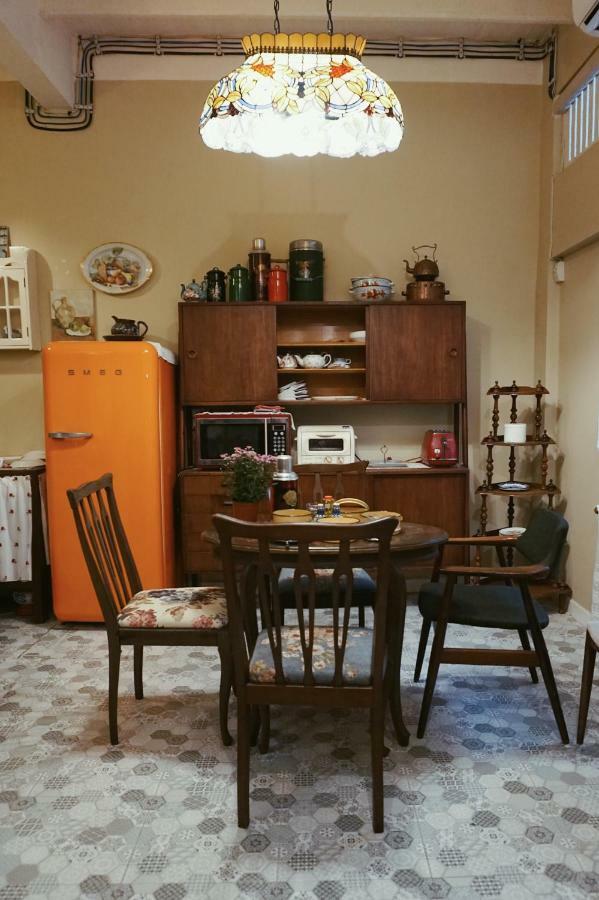 Lhong Yaowarat Hostel Bangkok Bagian luar foto